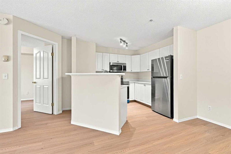 1205, 6635 25 Avenue NE, Pineridge — interior photo
