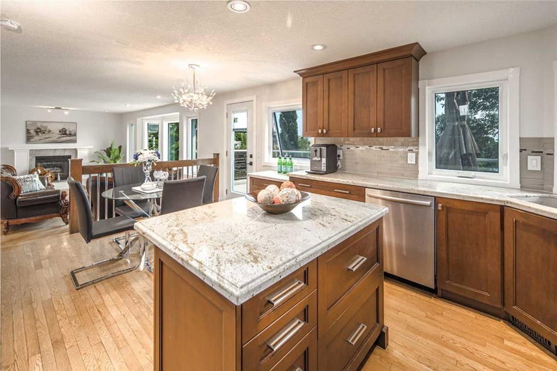 2612 Signal Hill Drive SW, Signal Hill — interior photo 5