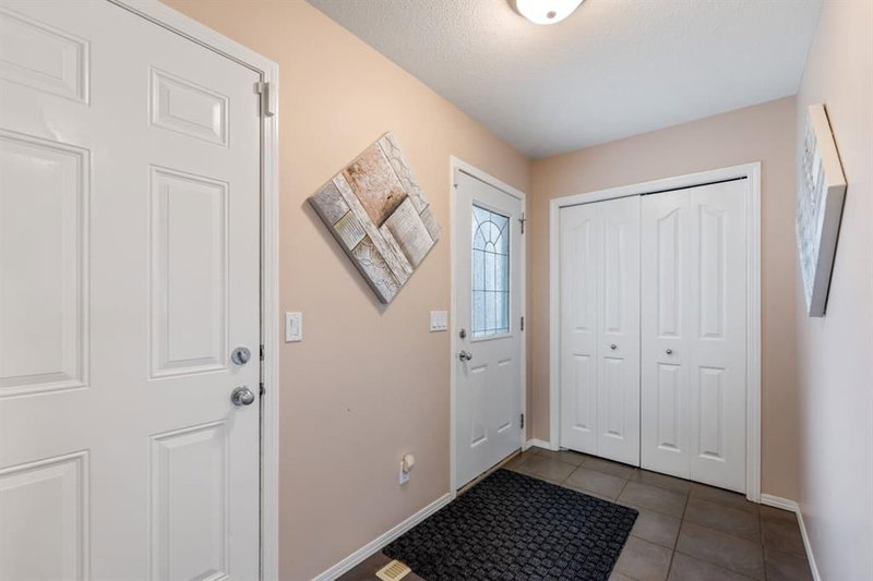 20 Saddlecrest Terrace NE, Saddle Ridge — interior photo 5