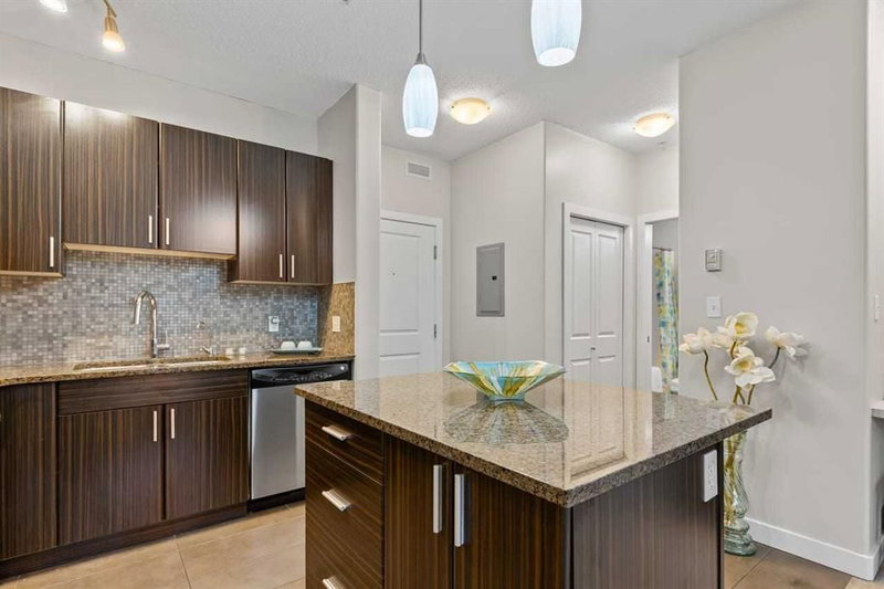 320, 11 Millrise Drive SW, Millrise — interior photo 5