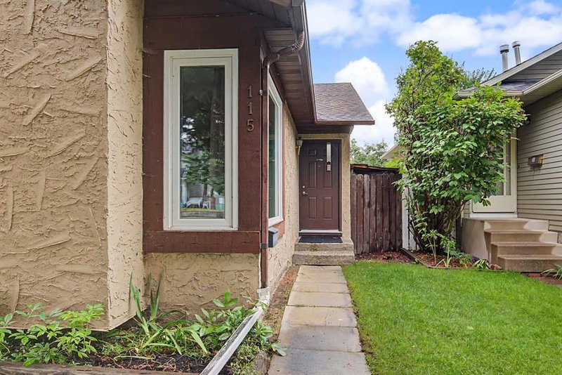115 Mckenna Crescent SE, McKenzie Lake — interior photo