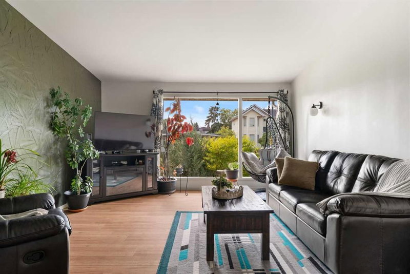 726 68 Avenue SW, Kingsland — interior photo