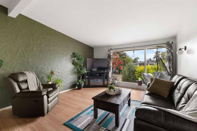 726 68 Avenue SW, Kingsland — interior photo 5