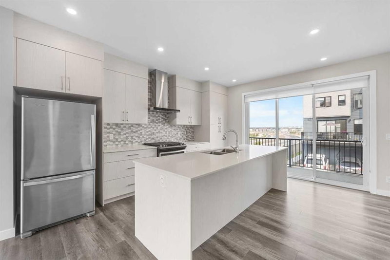 615 Evanston Link NW