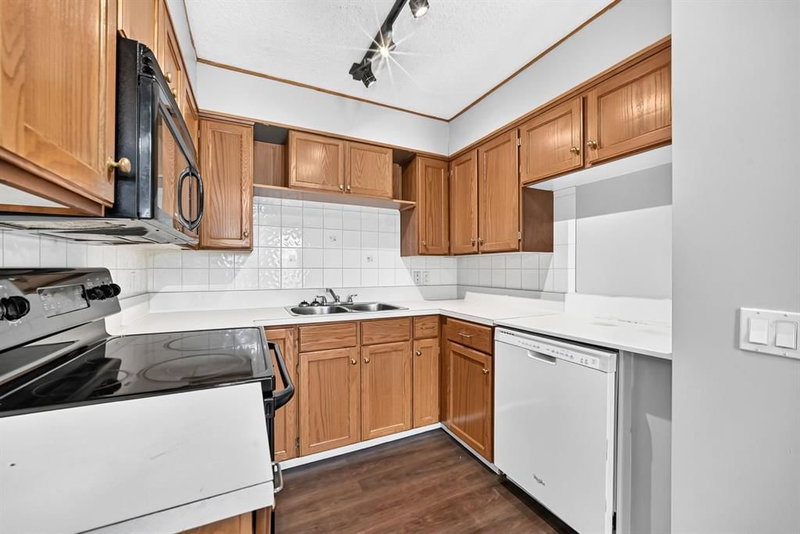 7964 Huntington Road NE, Huntington Hills — interior photo