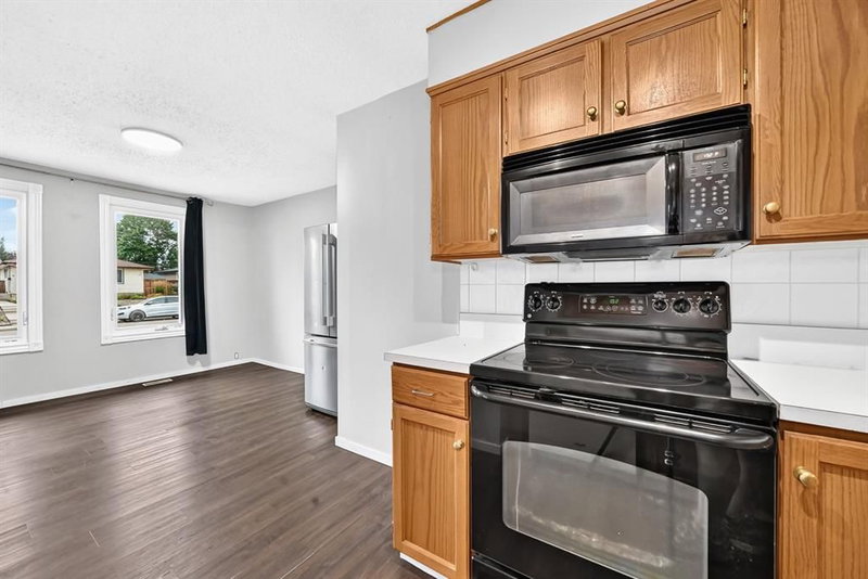 7964 Huntington Road NE, Huntington Hills — interior photo 6