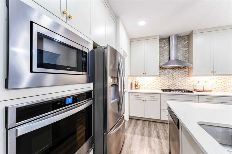 156 Savanna Drive NE, Saddle Ridge — interior photo 5