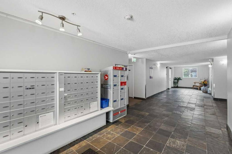 3301, 10 Country Village Park NE, Country Hills Village — interior photo 5