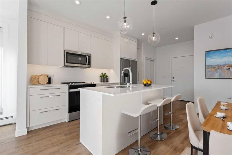 2418, 395 Skyview Parkway NE, Cityscape — interior photo 5
