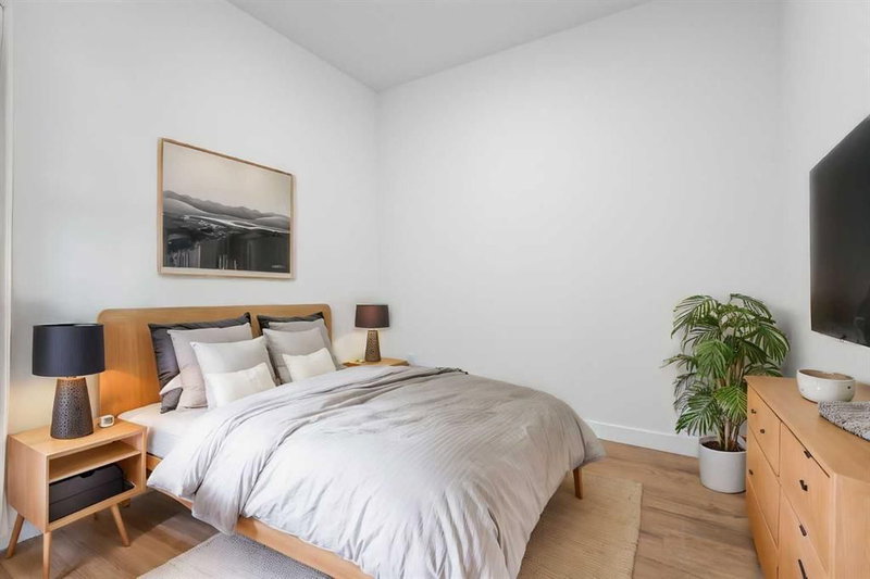 2418, 395 Skyview Parkway NE, Cityscape — interior photo 7