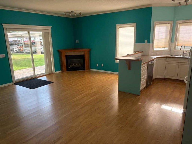 101, 7 Lineham Avenue, Heritage Okotoks — interior photo