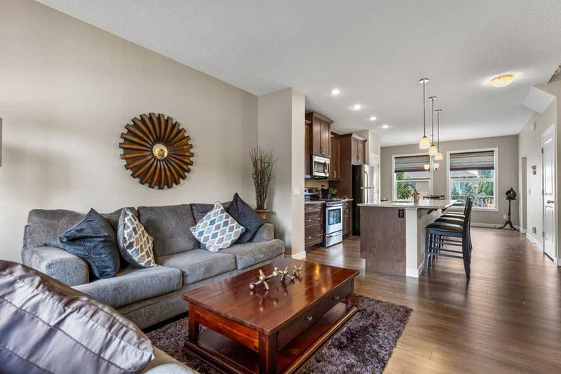 579 Evanston Drive NW, Evanston — interior photo 6