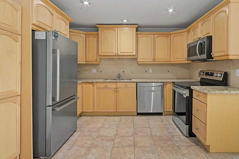 414, 333 Garry Crescent NE, Greenview — interior photo 6