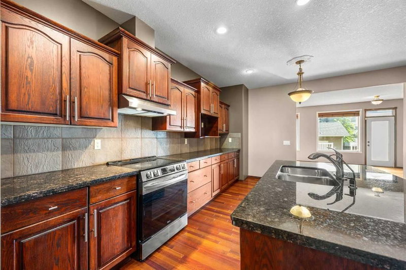 3906 2 Street NW, Highland Park — interior photo