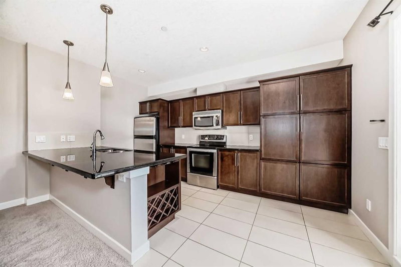 206, 488 7 Avenue NE, Renfrew — interior photo