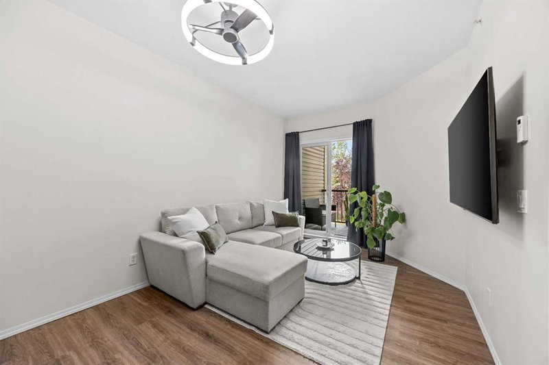 2213, 73 Erin Woods Court, Erin Woods — interior photo