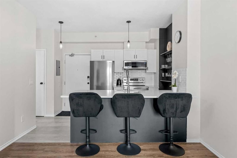 2213, 73 Erin Woods Court, Erin Woods — interior photo 5