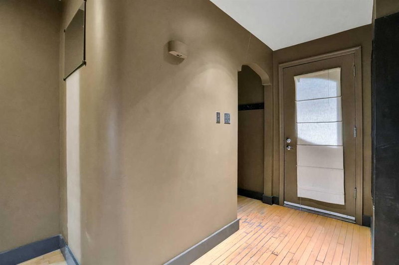 2131 16A Street SW, Bankview — interior photo