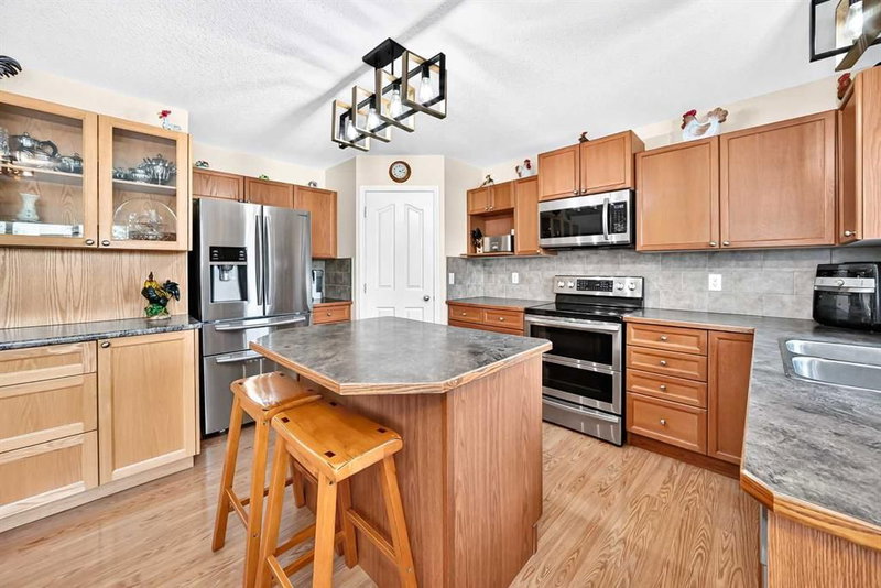 325 Luxstone Green SW, Luxstone — interior photo 6