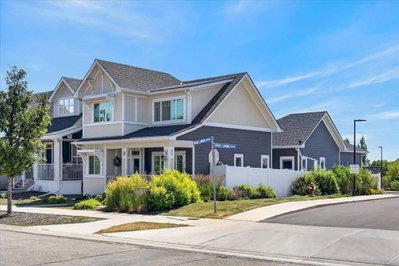 9 Drake Landing Square