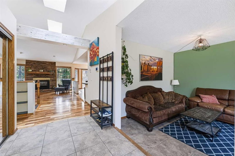 75 Manyhorses Drive, Redwood Meadows — interior photo