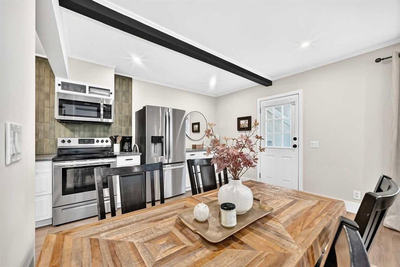 1702, 11010 Bonaventure Drive SE, Willow Park — interior photo 5