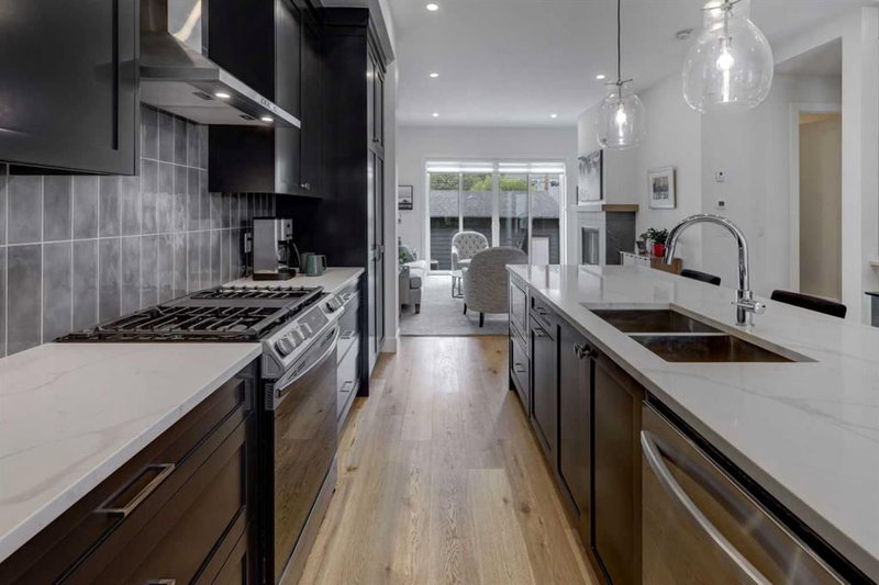 3337 41 Street SW, Glenbrook — interior photo 5