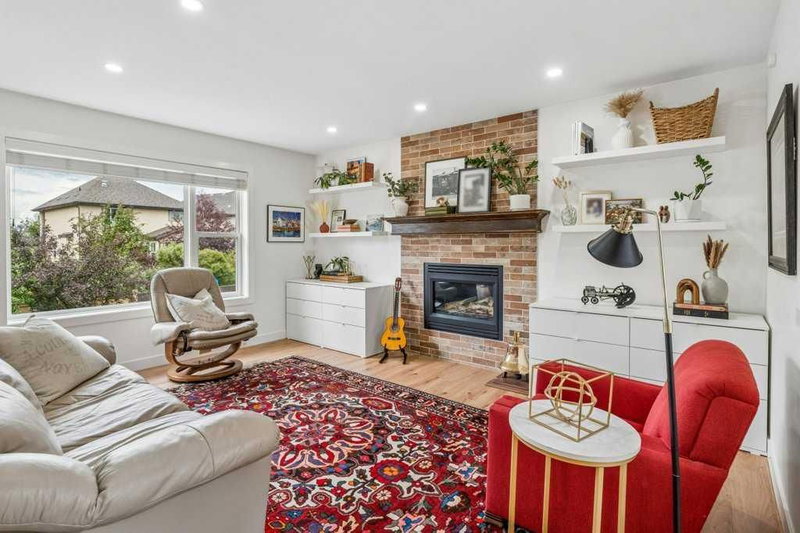 42 Douglas Glen Circle SE, Douglasdale/Glen — interior photo