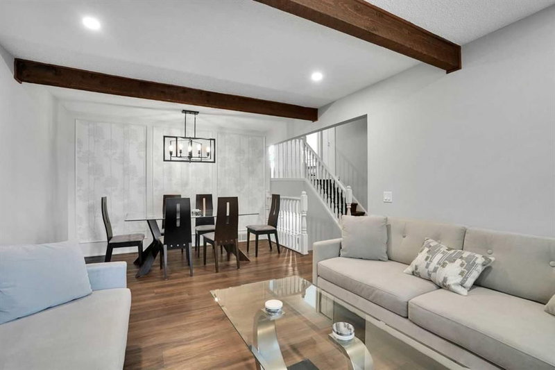 36 Coach Manor Rise SW, Coach Hill — interior photo 7