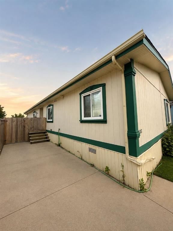 4817 6 Street