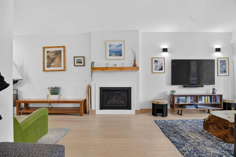 124 Garden Crescent SW, Elbow Park — interior photo 5