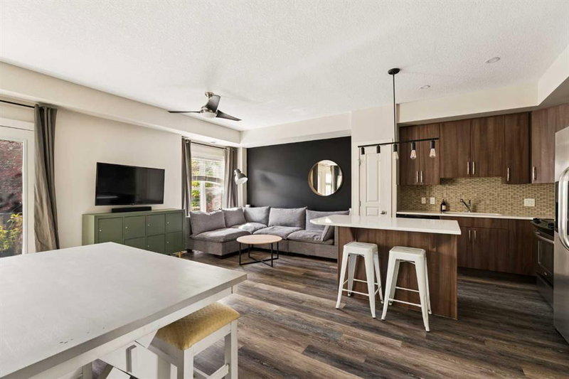 945 Mckenzie Towne Manor SE, McKenzie Towne — interior photo 6