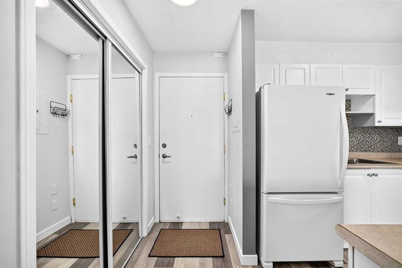 109, 1717 60 Street SE, Red Carpet — interior photo