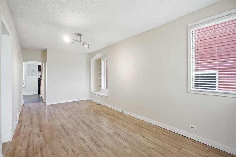 224 30 Avenue NE, Tuxedo Park — interior photo 6