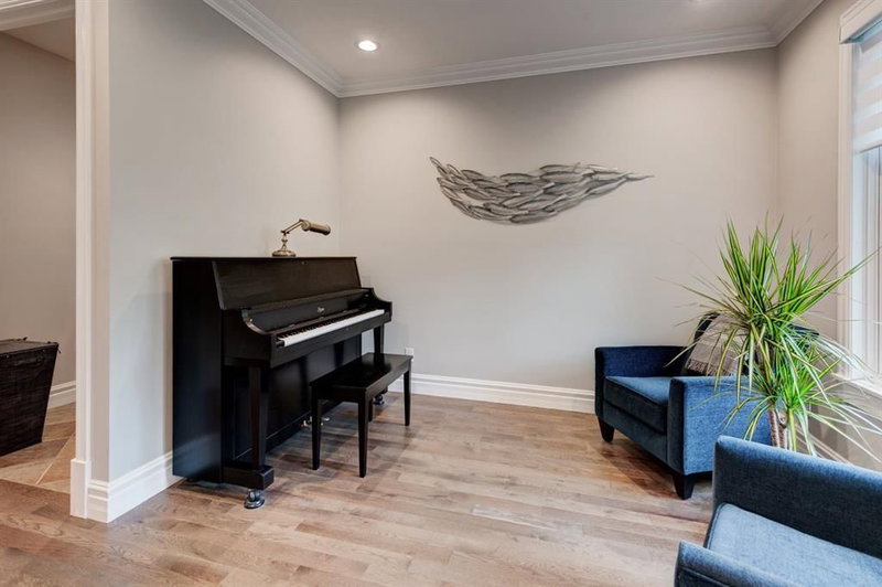 115 15 Street NW, Hillhurst — interior photo 6