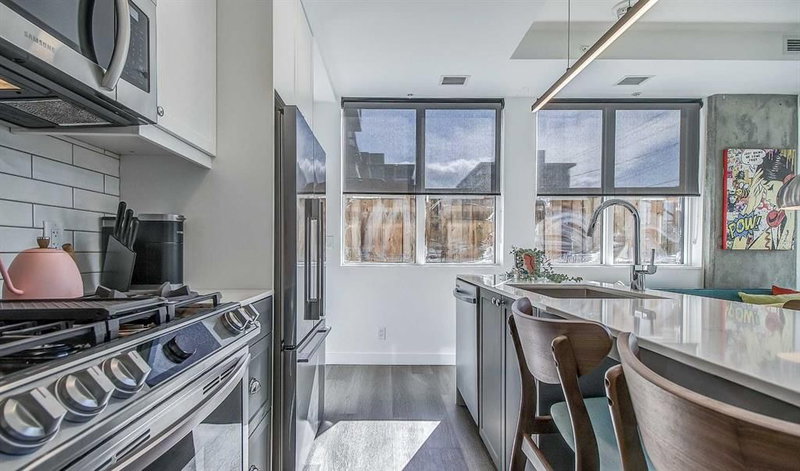 317R 9A Street NW, Sunnyside — interior photo