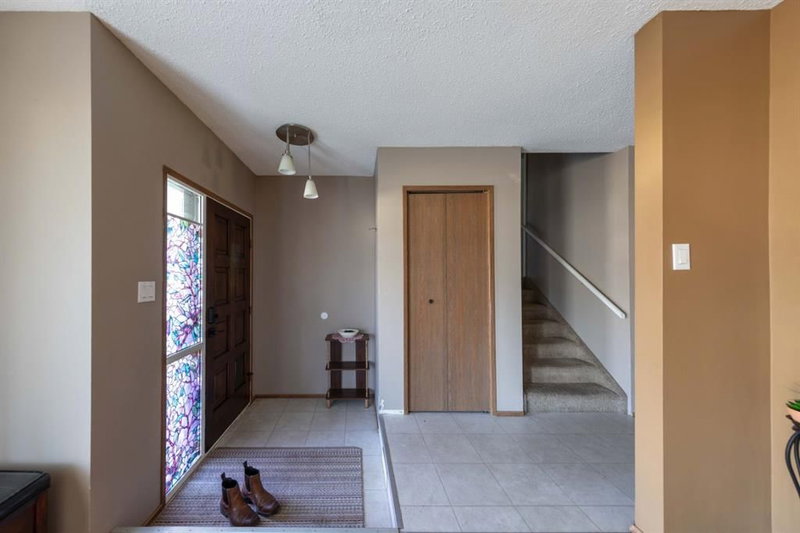 3007 52 Avenue, Lloydminster — listing photo 3