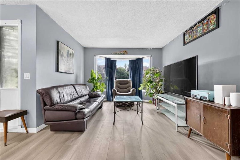 672 Whiteridge Way NE, Whitehorn — interior photo