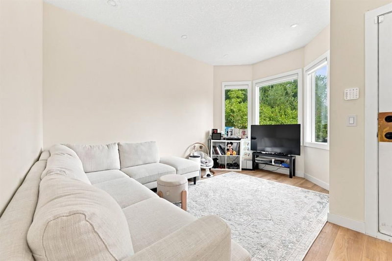 1012 1 Avenue NW, Sunnyside — interior photo 5