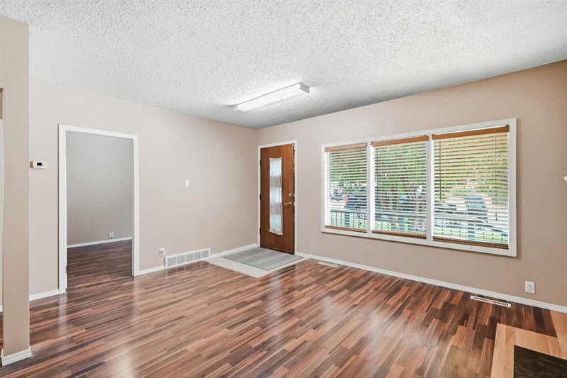1832 43 Street SE, Forest Lawn — interior photo 6