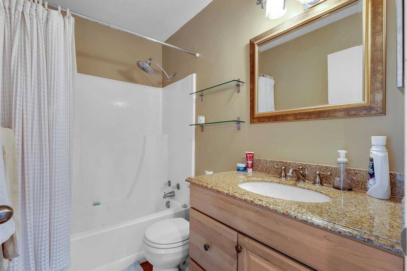 302, 1513 26 Avenue SW, South Calgary — interior photo 6