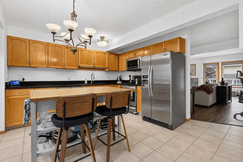 592 Regal Park NE, Renfrew — interior photo 5