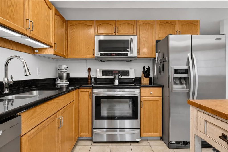 592 Regal Park NE, Renfrew — interior photo 6
