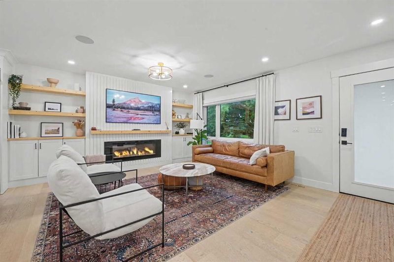 2615 Lougheed Drive SW, Lakeview — interior photo