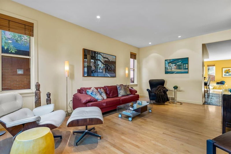 1717 7 Avenue NW, Hillhurst — interior photo 5