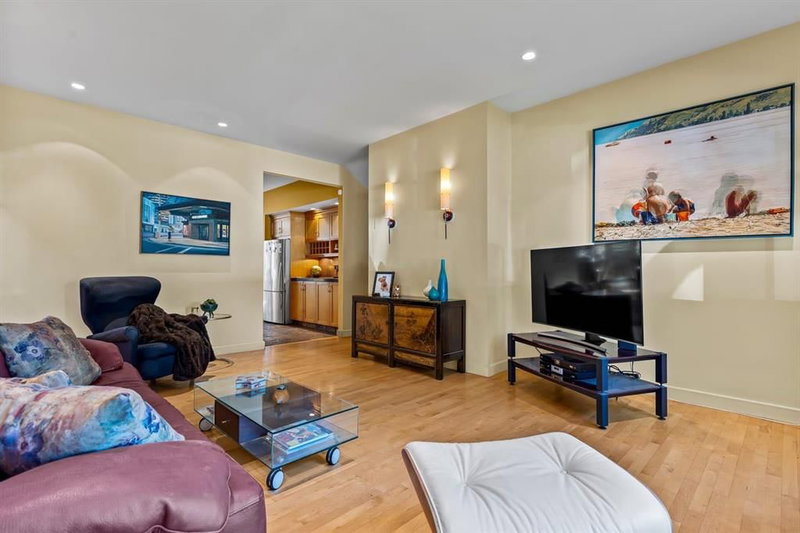 1717 7 Avenue NW, Hillhurst — interior photo 6