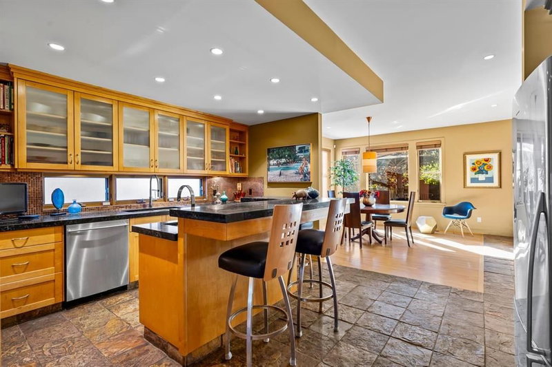 1717 7 Avenue NW, Hillhurst — interior photo 7