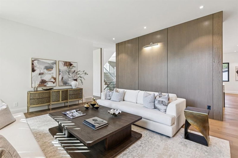 14 Lissington Drive SW, North Glenmore Park — interior photo 5