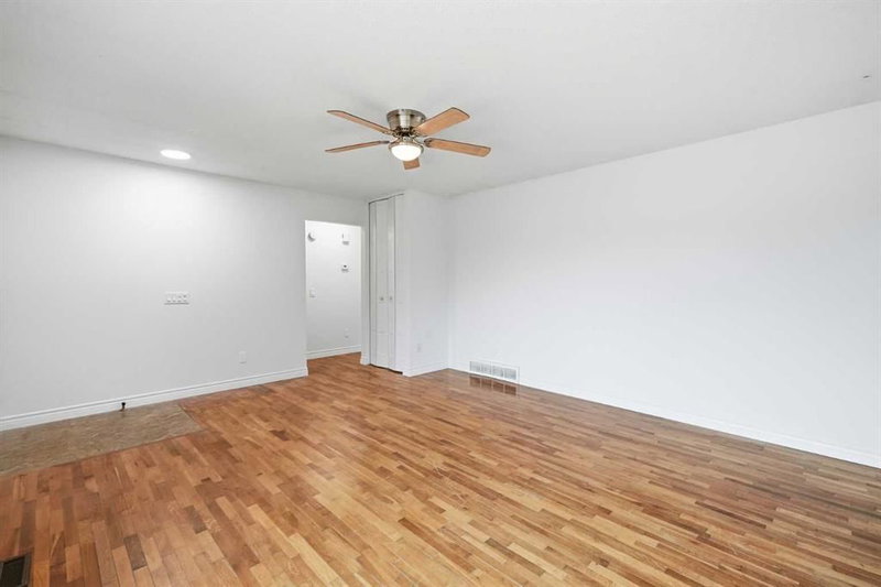 1211 Maitland Drive NE, Marlborough Park — interior photo 5