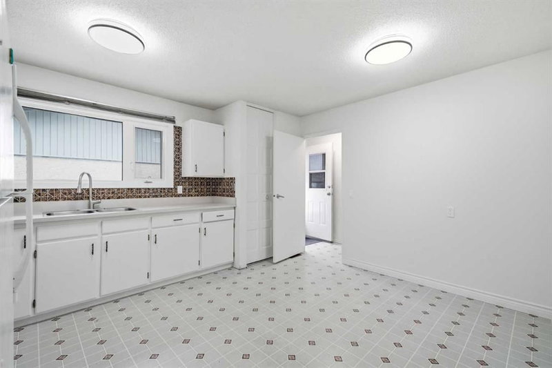 1211 Maitland Drive NE, Marlborough Park — interior photo 7